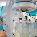 Le CROM 95 inaugure son nouvel accélérateur de radiothérapie de haute précision
